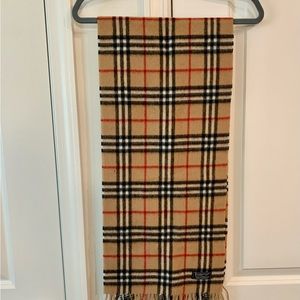 Like New! BURBERRYS OF LONDON VINTAGE 100% Lambswool Men/Women’s Scarf